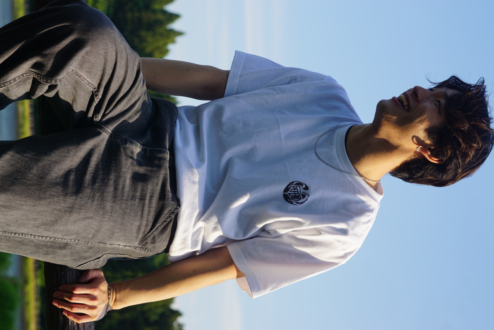 DEFEND LOGO TEE 着用写真 2